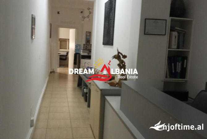 Ambient biznesi me qera 3+1 ne Tirane - 1,500 Euro