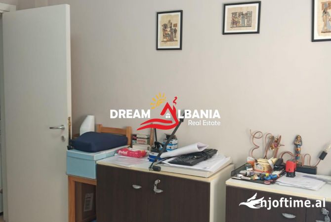 Jepet me qera ambient zyre ne zonen e Bllokut prane pallateve Agimi (ID 4261952)