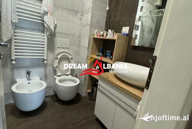 Shtepi ne shitje Apartament ne Tirane, 2+1, Mobilimi E mobiluar, Pagesa 206,000  Euro.