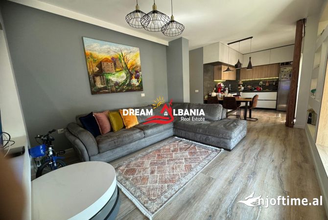 Shtepi ne shitje Apartament ne Tirane, 2+1, Mobilimi E mobiluar, Pagesa 206,000  Euro.