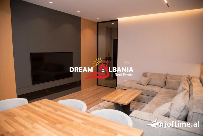Shtepi me qera 2+1 ne Tirane - 1,900 Euro