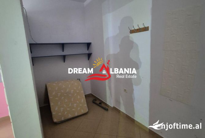 Dyqan ne shitje ne Rrugen Kongresi i Manastirit, prane Pediatrise ne Tirane (ID 4171553)