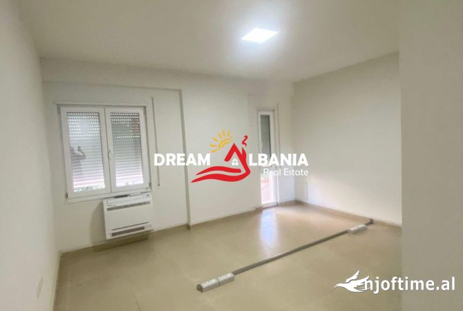 Ambient biznesi me qera 3+1 ne Tirane - 1,000 Euro