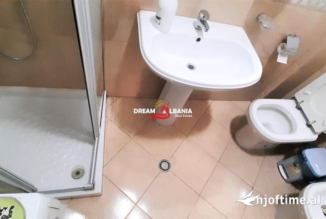 Shtepi me qera Apartament ne Tirane, 3+1, Mobilimi E mobiluar, Pagesa 700  Euro.