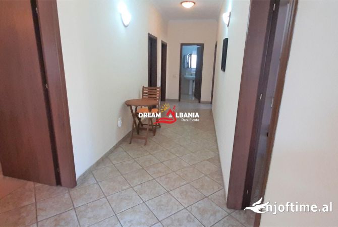 Shtepi me qera Apartament ne Tirane, 3+1, Mobilimi E mobiluar, Pagesa 700  Euro.