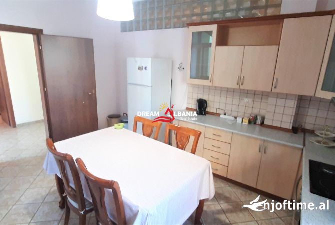 Shtepi me qera Apartament ne Tirane, 3+1, Mobilimi E mobiluar, Pagesa 700  Euro.