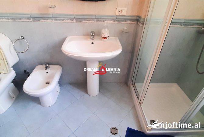 Shtepi me qera Apartament ne Tirane, 3+1, Mobilimi E mobiluar, Pagesa 700  Euro.