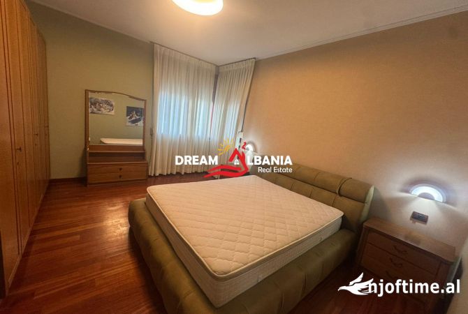 Shtepi me qera Apartament ne Tirane, 3+1, Mobilimi E mobiluar, Pagesa 1,500  Euro.