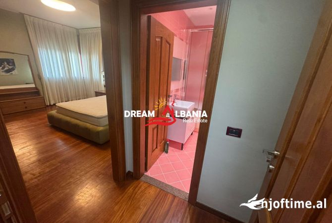 Shtepi me qera Apartament ne Tirane, 3+1, Mobilimi E mobiluar, Pagesa 1,500  Euro.