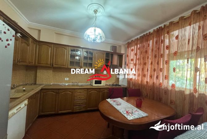 Shtepi me qera Apartament ne Tirane, 2+1, Mobilimi E mobiluar, Pagesa 700  Euro.