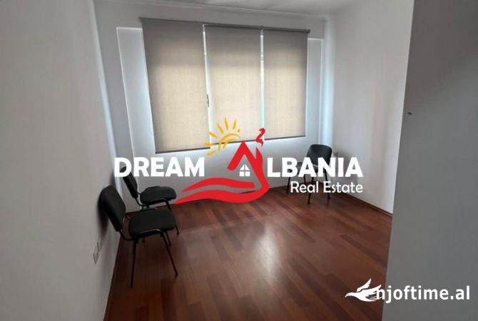 Ambient biznesi me qera 3+1 ne Tirane - 1,200 Euro