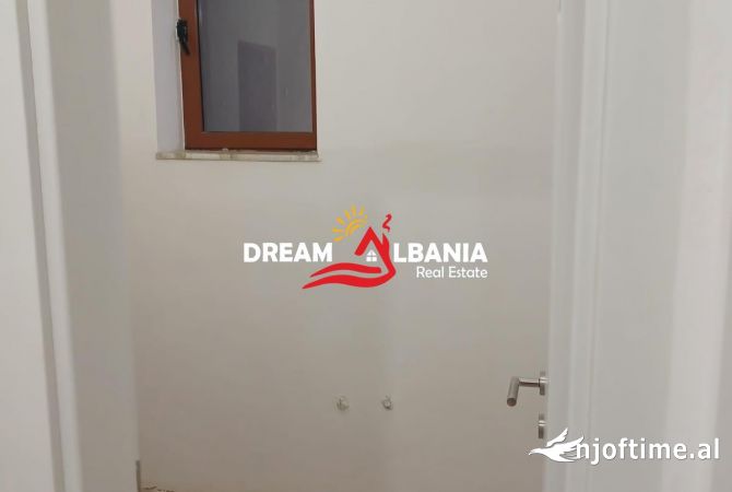 Shtepi me qera Apartament ne Tirane, 3+1, Mobilimi Bosh, pa mobiluar, Pagesa 600  Euro.