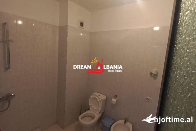 Shtepi ne shitje Apartament ne Tirane, 3+1, Mobilimi E mobiluar, Pagesa 140,000  Euro.