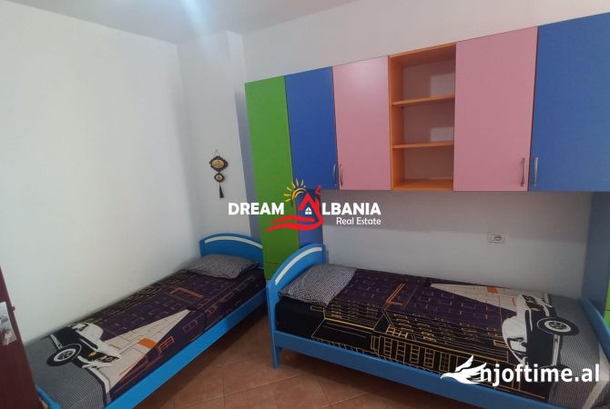 Shtepi ne shitje Apartament ne Tirane, 3+1, Mobilimi E mobiluar, Pagesa 140,000  Euro.