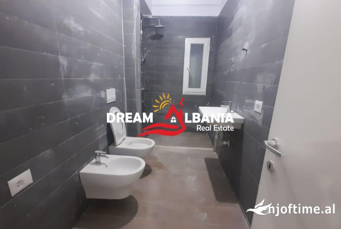 Shtepi ne shitje Apartament ne Tirane, 1+1, Mobilimi Bosh, pa mobiluar, Pagesa 128,940  Euro.