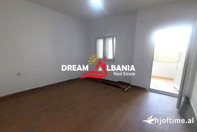 Shtepi ne shitje Apartament ne Tirane, 1+1, Mobilimi Bosh, pa mobiluar, Pagesa 128,940  Euro.