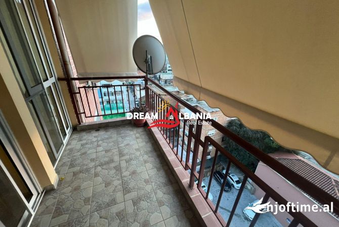 Shtepi me qera Apartament ne Tirane, 3+1, Mobilimi E mobiluar, Pagesa 1,000  Euro.