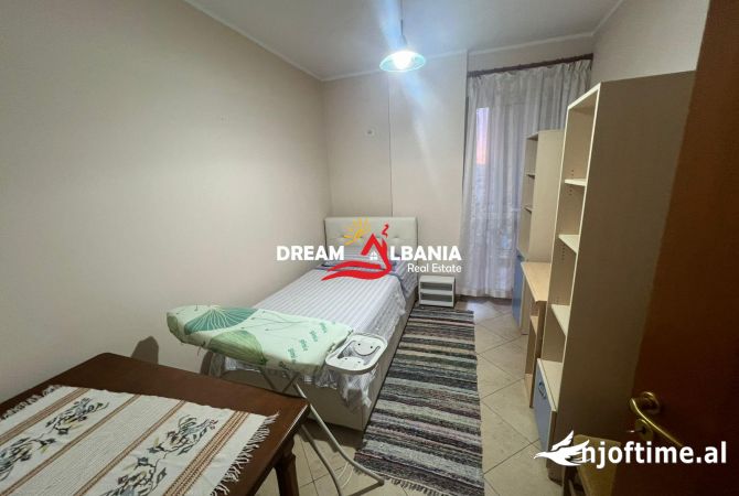 Shtepi me qera Apartament ne Tirane, 3+1, Mobilimi E mobiluar, Pagesa 1,000  Euro.