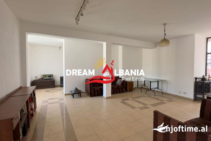 Ambient biznesi me qera 3+1 ne Tirane - 700 Euro
