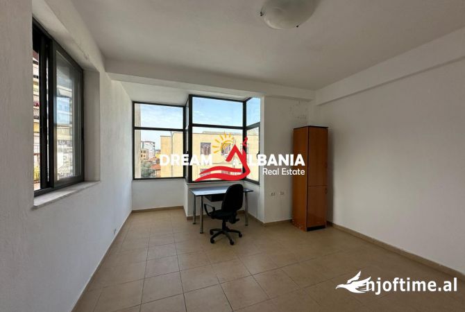 Ambient biznesi me qera 3+1 ne Tirane - 700 Euro