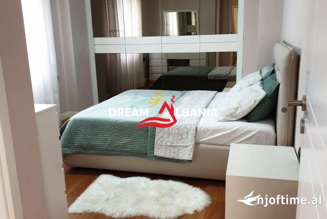 Shtepi me qera Apartament ne Tirane, 3+1, Mobilimi E mobiluar, Pagesa 1,200  Euro.