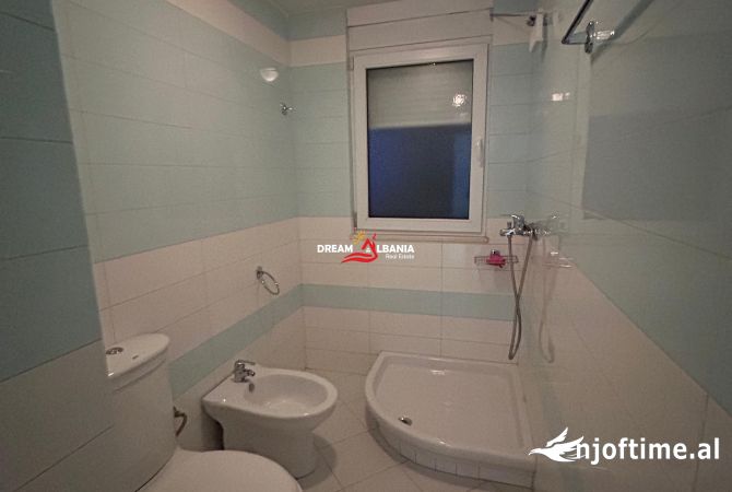 Shtepi ne shitje Apartament ne Tirane, 2+1, Mobilimi E mobiluar, Pagesa 12,800,000  Leke.