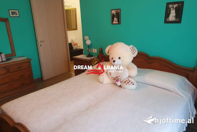 Shtepi me qera Apartament ne Tirane, 3+1, Mobilimi E mobiluar, Pagesa 800  Euro.