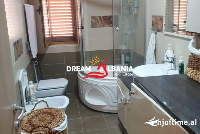 Shtepi me qera Apartament ne Tirane, 3+1, Mobilimi E mobiluar, Pagesa 800  Euro.