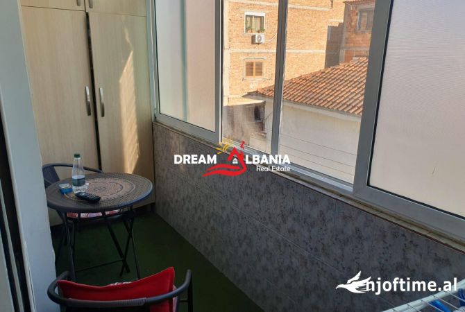 Shtepi me qera Apartament ne Tirane, 3+1, Mobilimi E mobiluar, Pagesa 800  Euro.