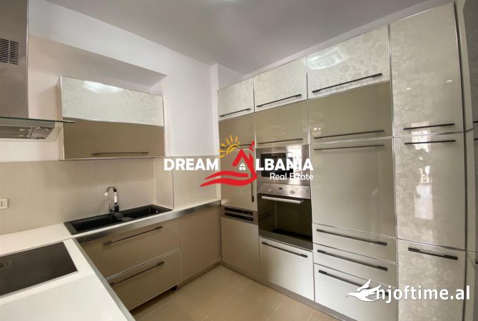 Shtepi me qera 3+1 ne Tirane - 1,800 Euro