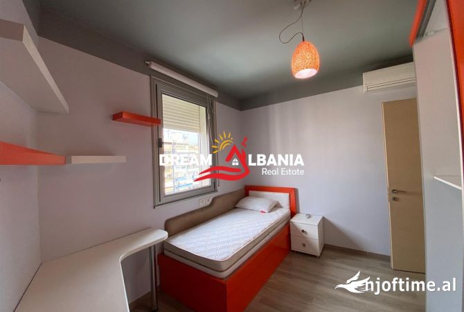 Shtepi me qera Apartament ne Tirane, 3+1, Mobilimi E mobiluar, Pagesa 1,800  Euro.