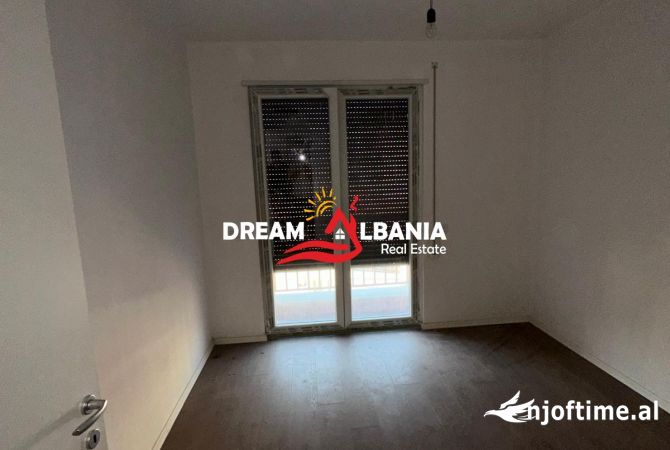 Ambient biznesi me qera 3+1 ne Tirane - 1,100 Euro
