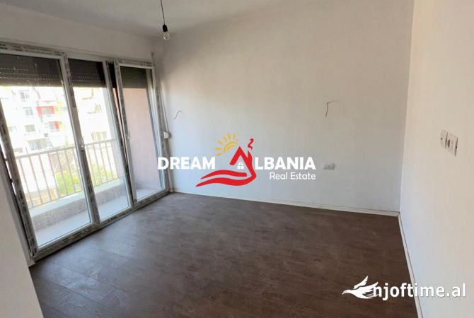 Ambient biznesi me qera 3+1 ne Tirane - 1,100 Euro