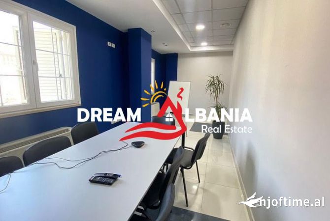 Ambient biznesi me qera 3+1 ne Tirane - 2,700 Euro