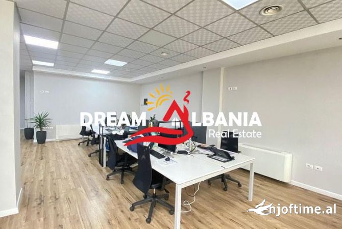 Ambjent biznesi per zyra me qera tek Stacioni i Trenit, rruga Reshit Petrela (ID 4261626)