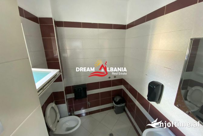 Ambjent biznesi per zyra me qera tek Stacioni i Trenit, rruga Reshit Petrela (ID 4261626)