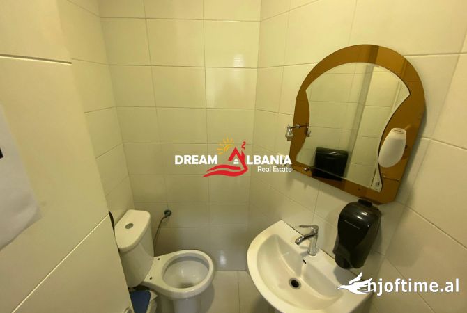 Ambjent biznesi per zyra me qera tek Stacioni i Trenit, rruga Reshit Petrela (ID 4261626)