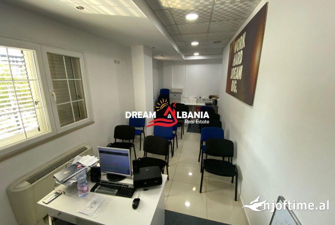 Ambjent biznesi per zyra me qera tek Stacioni i Trenit, rruga Reshit Petrela (ID 4261626)