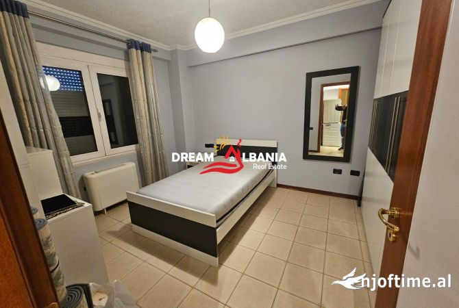 Shtepi me qera Apartament ne Tirane, 3+1, Mobilimi E mobiluar, Pagesa 2,000  Euro.