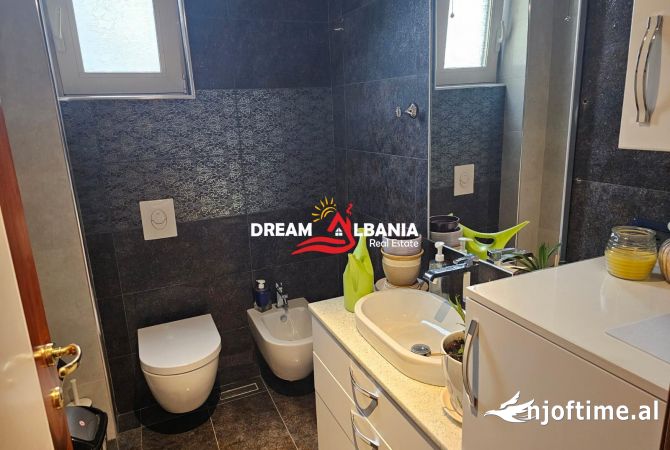 Shtepi me qera Apartament ne Tirane, 3+1, Mobilimi E mobiluar, Pagesa 2,000  Euro.