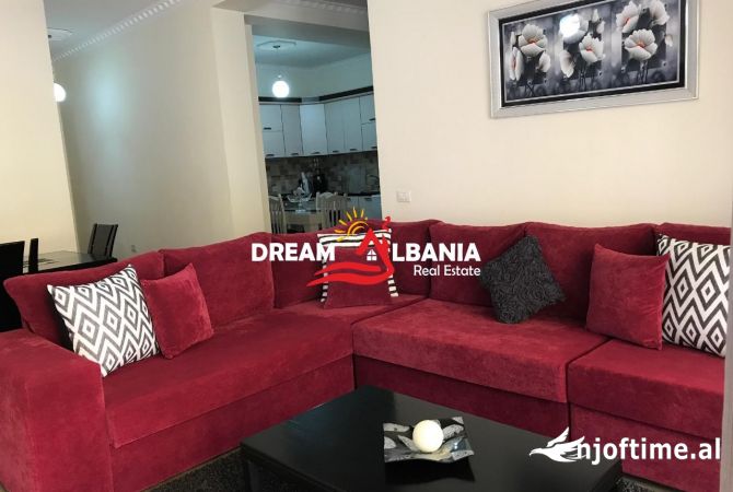 Shtepi me qera Apartament ne Tirane, 3+1, Mobilimi E mobiluar, Pagesa 800  Euro.