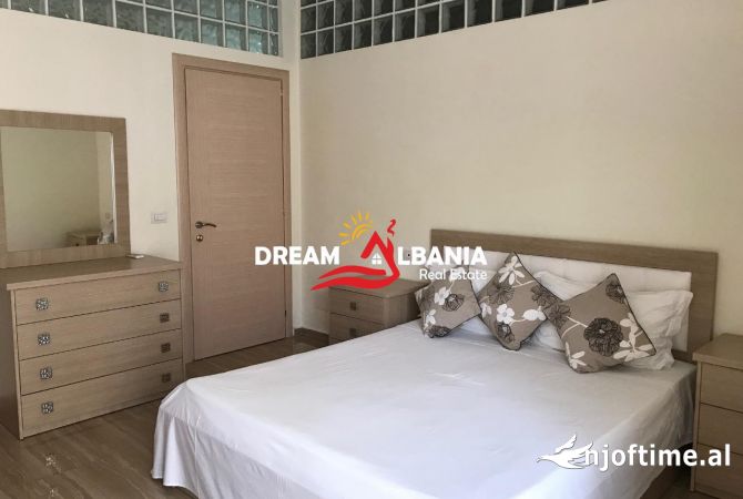 Shtepi me qera Apartament ne Tirane, 3+1, Mobilimi E mobiluar, Pagesa 800  Euro.