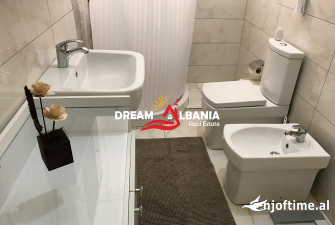 Shtepi me qera Apartament ne Tirane, 3+1, Mobilimi E mobiluar, Pagesa 800  Euro.