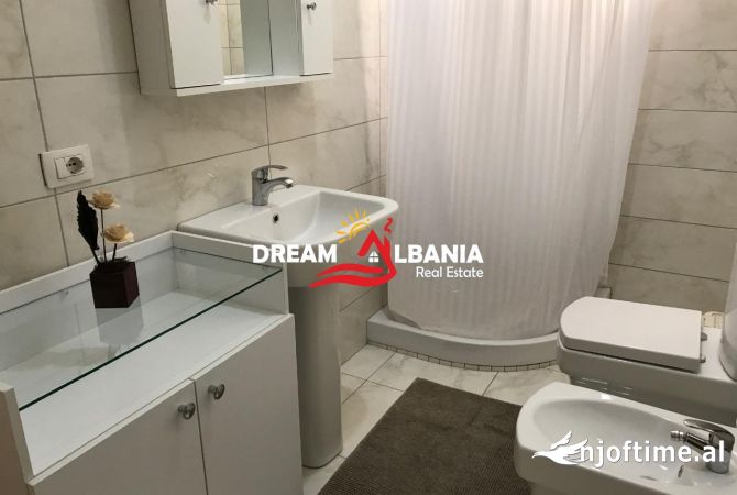 Shtepi me qera Apartament ne Tirane, 3+1, Mobilimi E mobiluar, Pagesa 800  Euro.