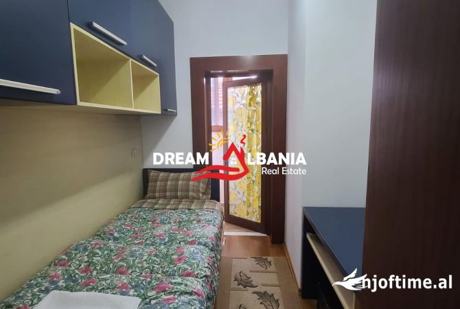 Shtepi ne shitje Apartament ne Tirane, 3+1, Mobilimi E mobiluar, Pagesa 210,000  Euro.