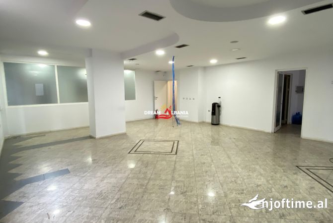 Ambient biznesi me qera 3+1 ne Tirane - 3,500 Euro