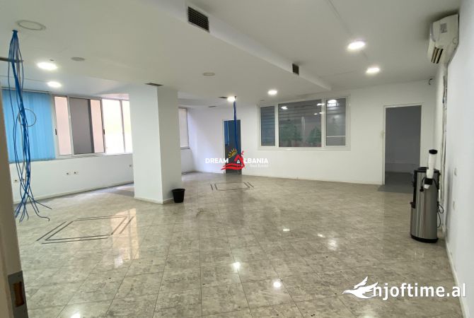 Ambient biznesi me qera 3+1 ne Tirane - 3,500 Euro