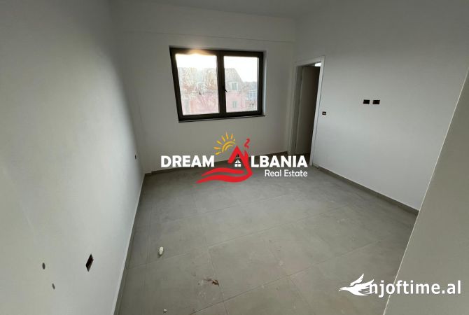 Shtepi me qera Apartament ne Tirane, 2+1, Mobilimi Bosh, pa mobiluar, Pagesa 550  Euro.