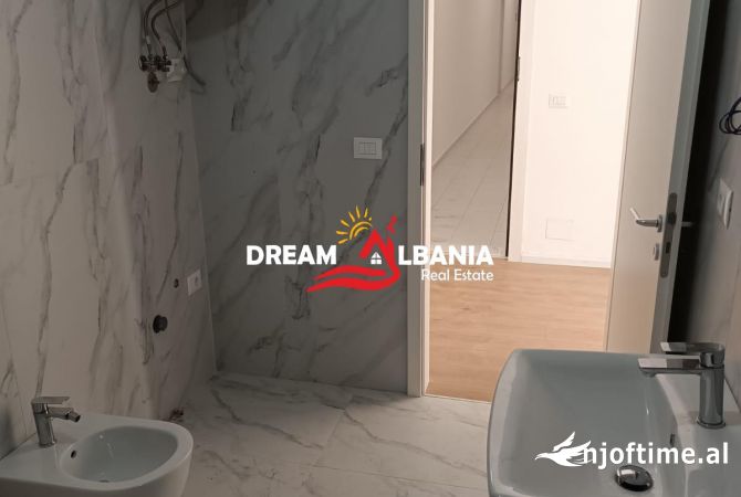 Shtepi me qera Apartament ne Tirane, Garsoniere, Mobilimi Bosh, pa mobiluar, Pagesa 250  Euro.