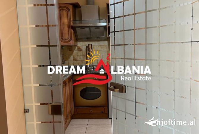 Ambient biznesi me qera 3+1 ne Tirane - 1,200 Euro